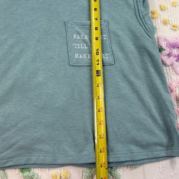 Ces Femme Cropped Muscle Tee "Fake It Till You Make It" Pocket Graphic Top S - Picture 3 of 8